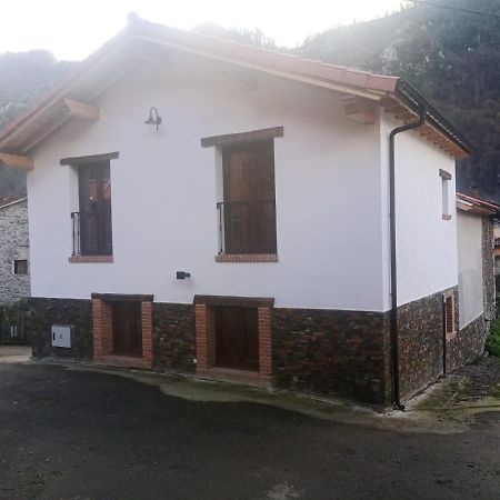 Casa Rural Gueilones, Parque Natural De Ponga Sobrefoz Exterior foto